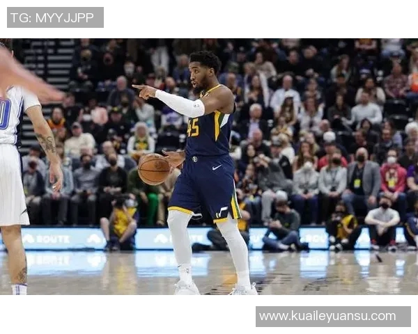 爵士前锋米切尔加盟中国篮球队过节：传授进攻技巧